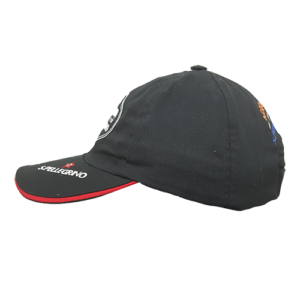 Gorra-negra-plusmarkas-lado